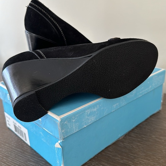 Exchange by Charles David Black Suede Wedge Loafers, Sz 9, never worn - Picture 7 of 10